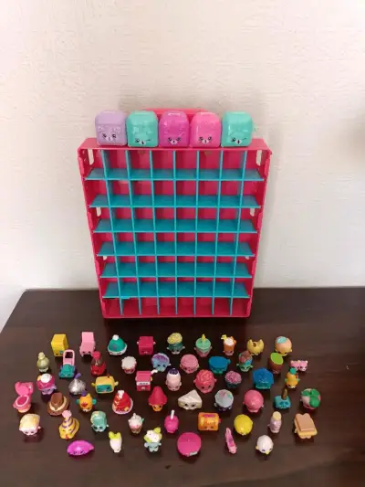 Colección de figuras Shopkins con estante - miniatura 3