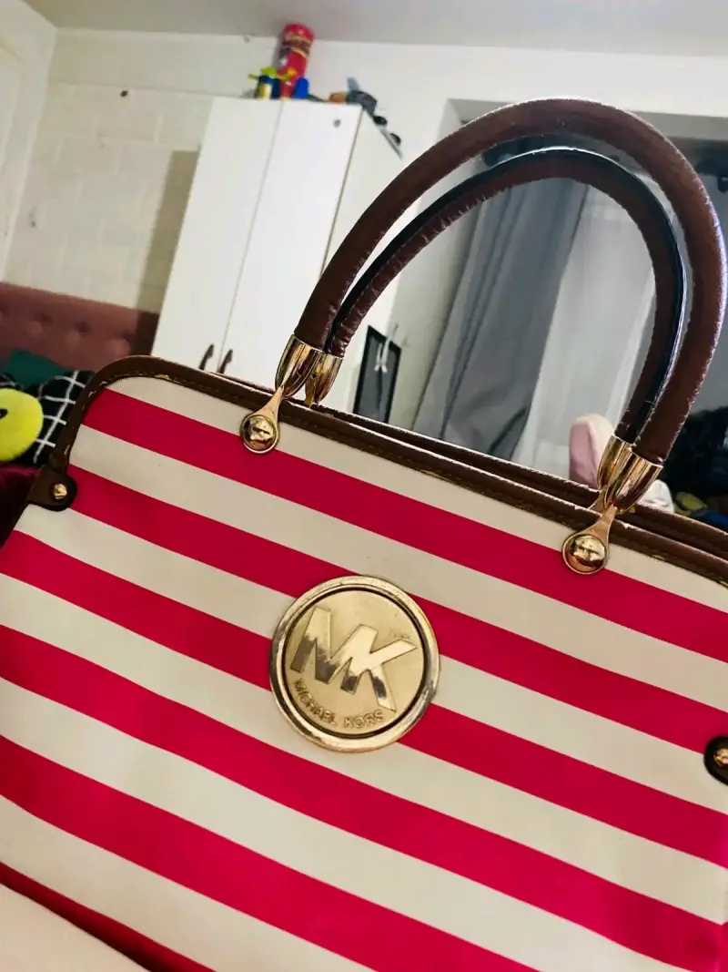 Bolso Michael Kors rayado rojo y blanco - 1