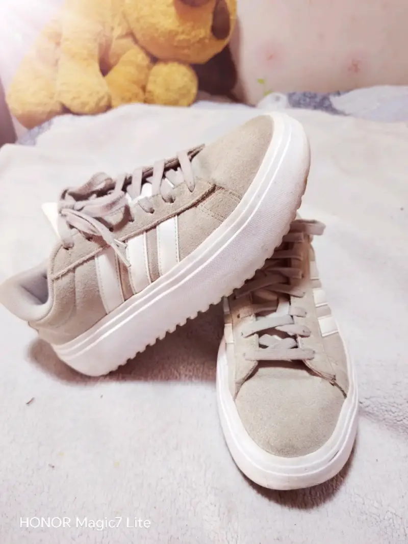Zapatillas deportivas gris con plataforma