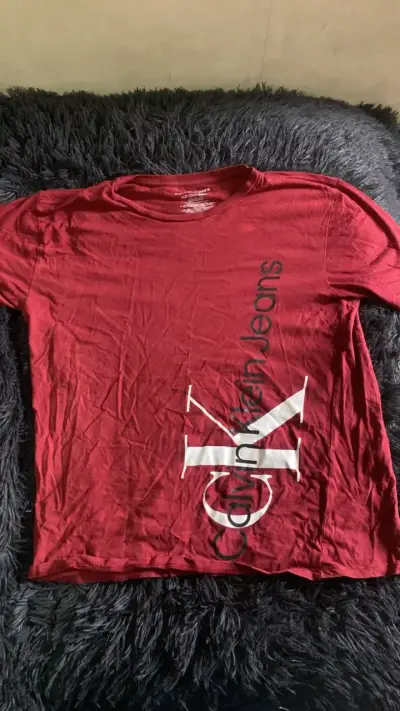 Polera Calvin Klein roja para hombre - miniatura 1