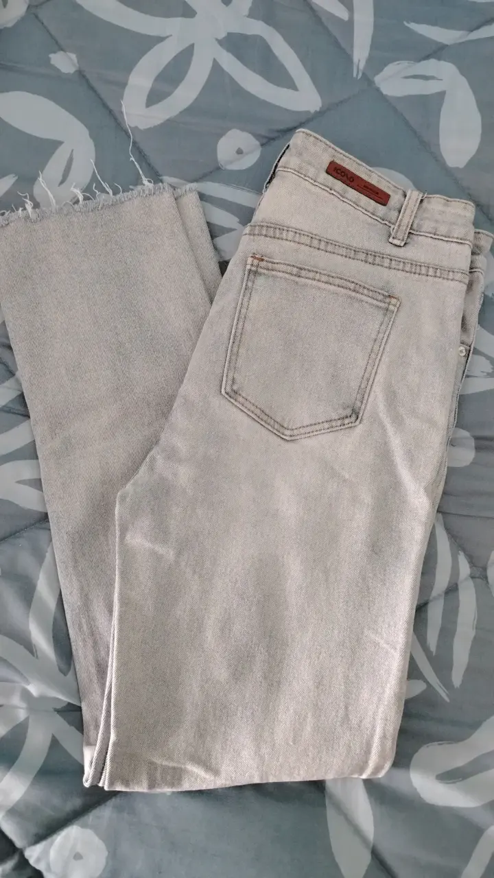 Jeans grises de mezclilla para mujer