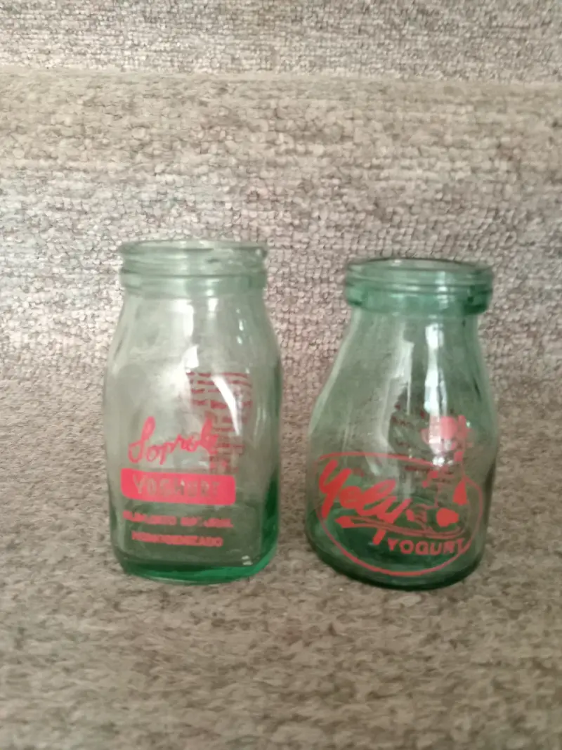 Botellas de vidrio vintage Soprole y Yely