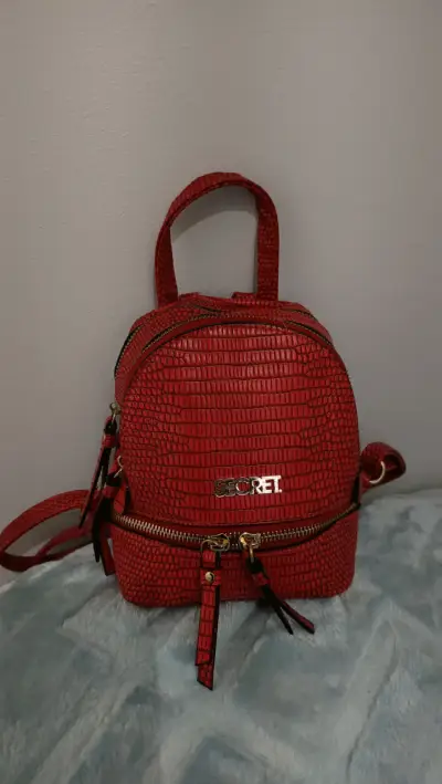 Mochila pequeña roja Secret - miniatura 1