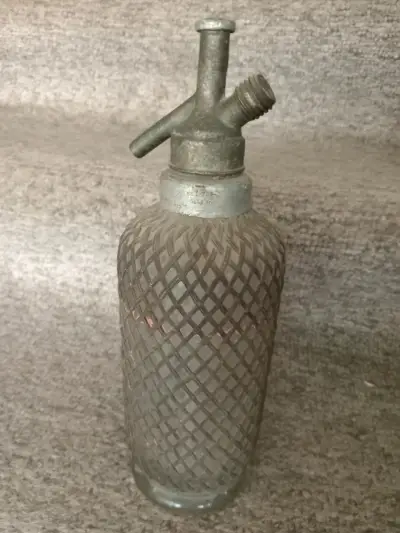 Sifón de vidrio vintage con diseño grabado - miniatura 2