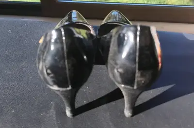 Zapatos de charol negro para mujer - miniatura 5