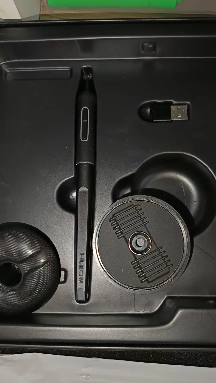 Tableta gráfica Huion con lápiz y accesorios - 5