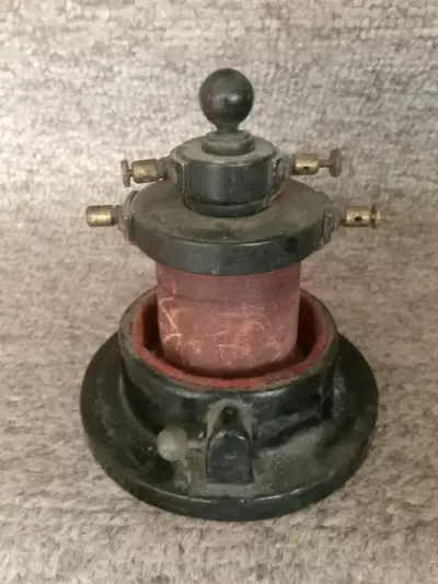 Antiguo interruptor eléctrico de porcelana - miniatura 1
