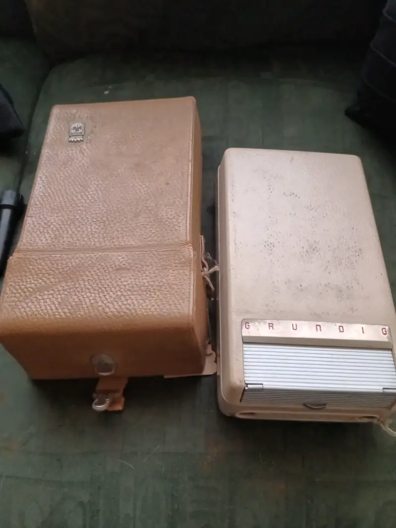 Grabadora vintage Grundig con estuche original