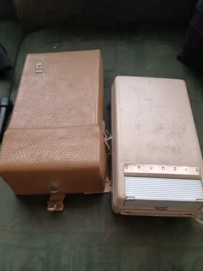 Grabadora vintage Grundig con estuche original - miniatura 1