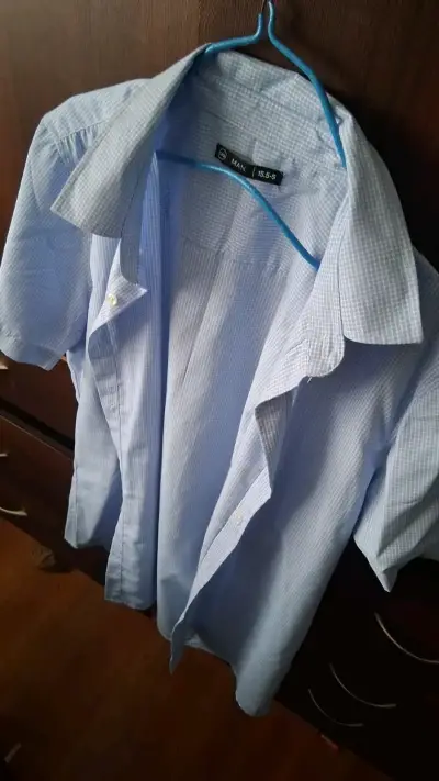 Camisa de vestir celeste manga corta para hombre - miniatura 2