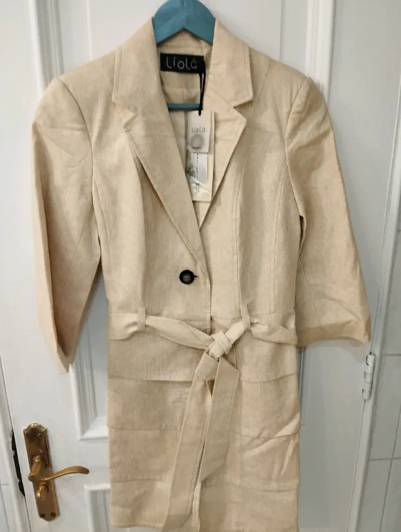 Vestido blazer beige Liola con cinturón - 1
