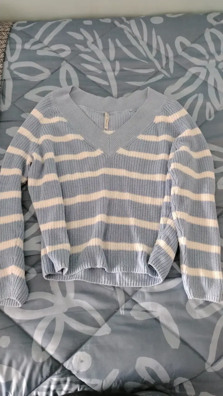 Suéter de rayas azul y blanco para mujer