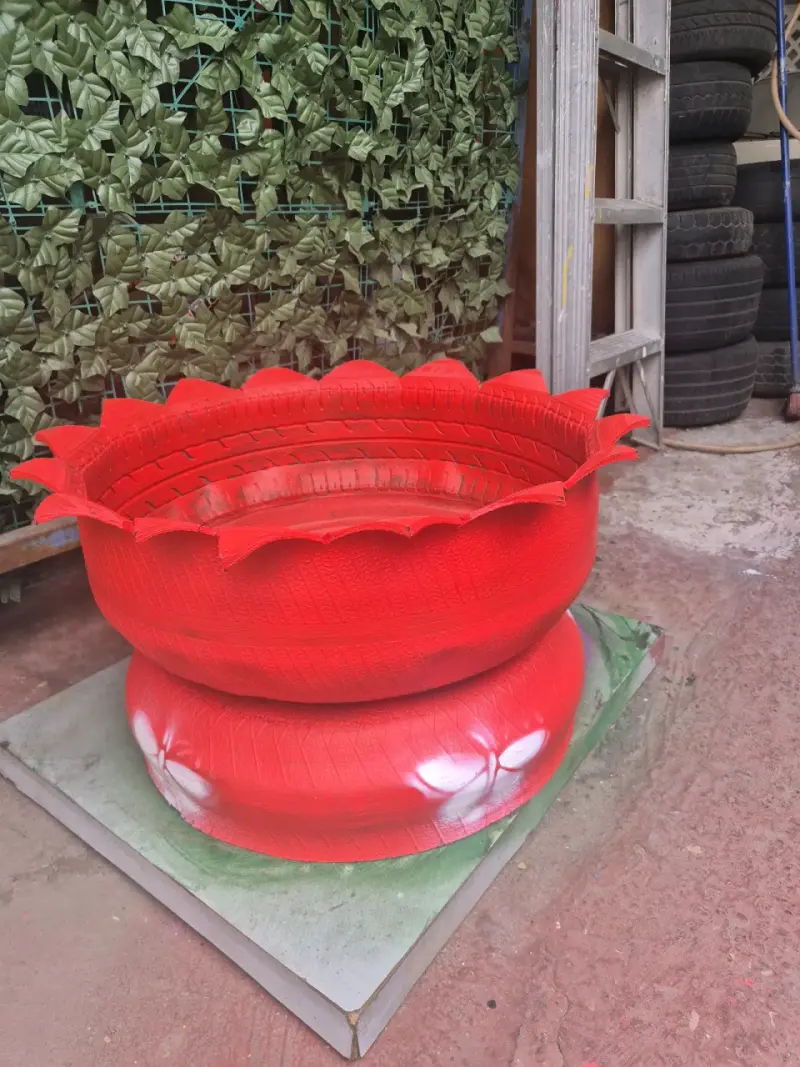 Maceteros reciclados de neumáticos en varios colores - 1