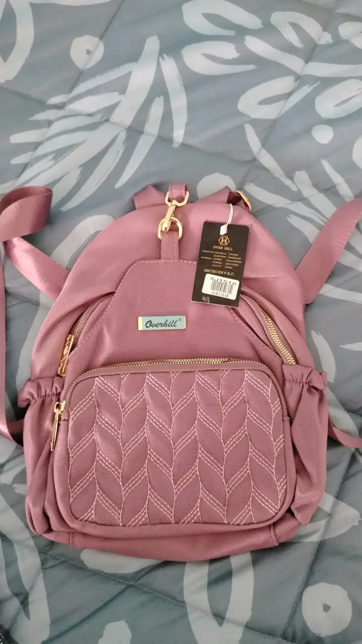 Mochila Overhill rosada con diseño bordado