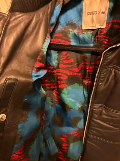 Chaqueta cuero KENZO X H&M con diseño de tigre - miniatura 4