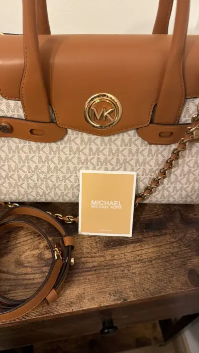 Bolso Michael Kors marrón y beige con cadena - miniatura 2
