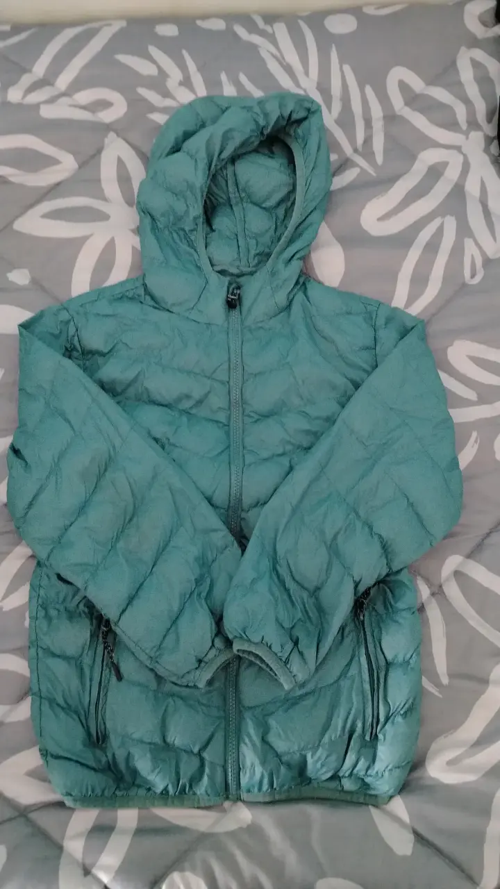 Chaqueta niña acolchada verde con capucha