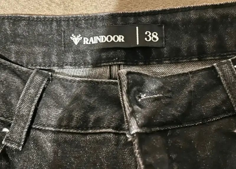 Jeans negros con tachas para mujer - 3
