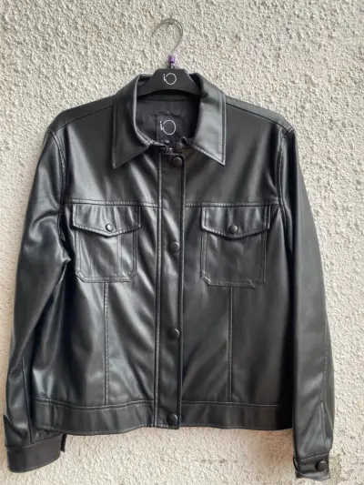 Chaqueta de cuero sintético negra para mujer - miniatura 1