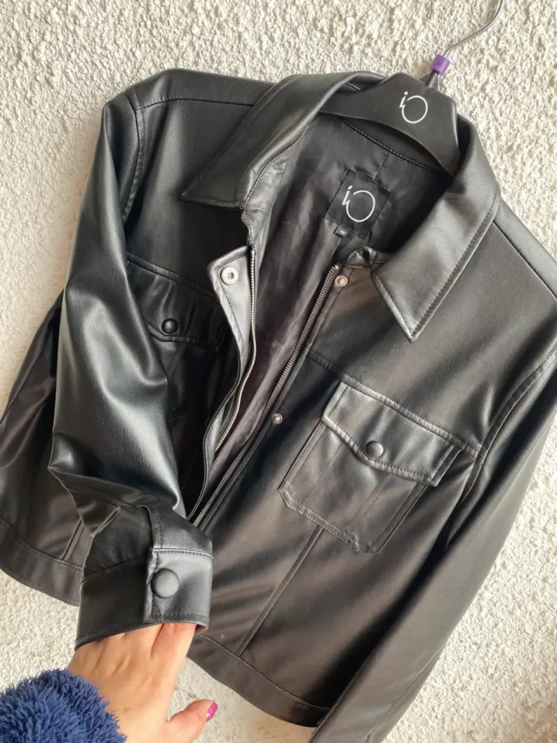 Chaqueta de cuero sintético negra para mujer - 4