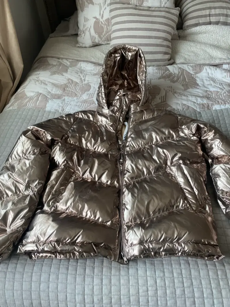 Chaqueta acolchada metálica con capucha - 1