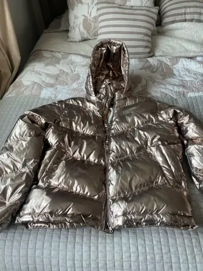 Chaqueta acolchada metálica con capucha - miniatura 1