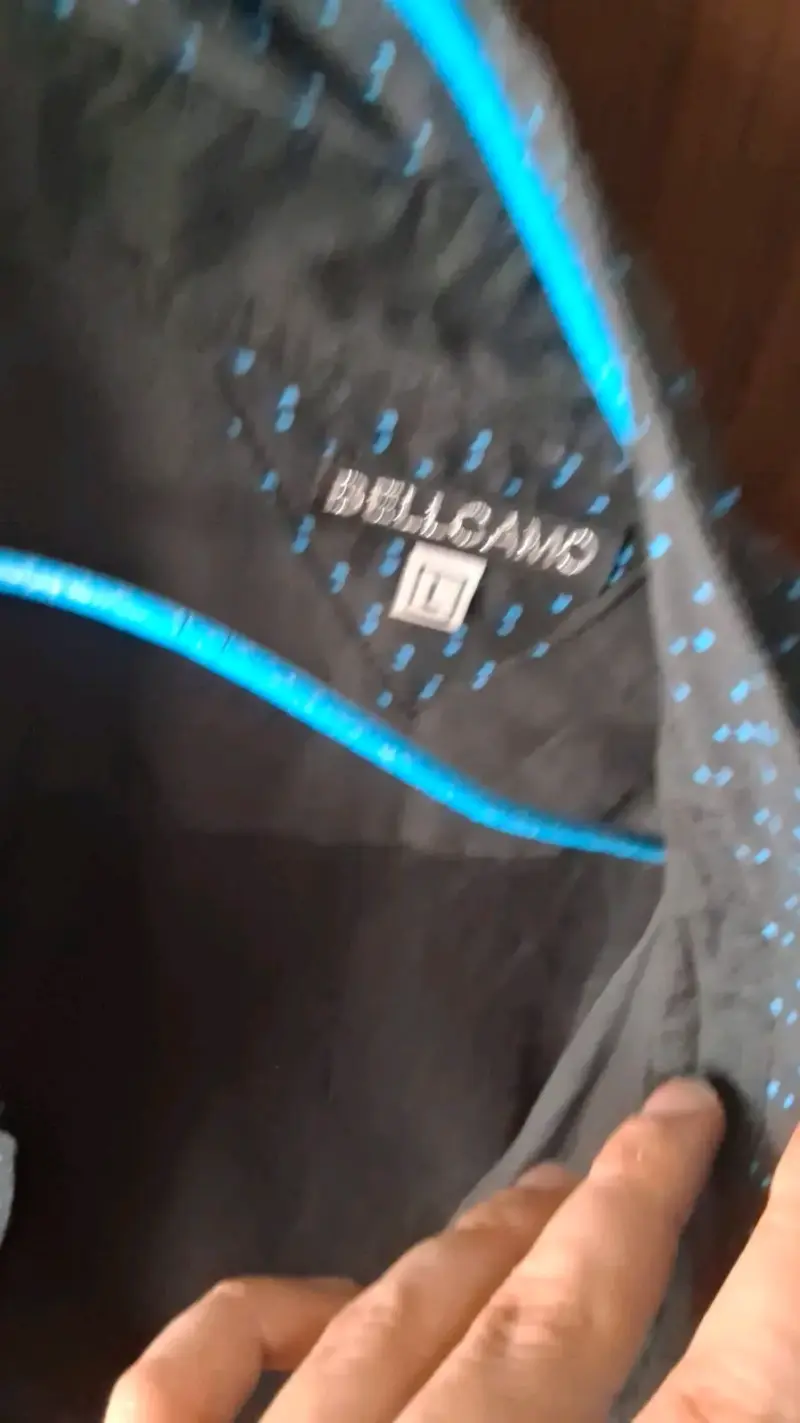 Camisa negra de hombre con diseño de puntos azules - 4