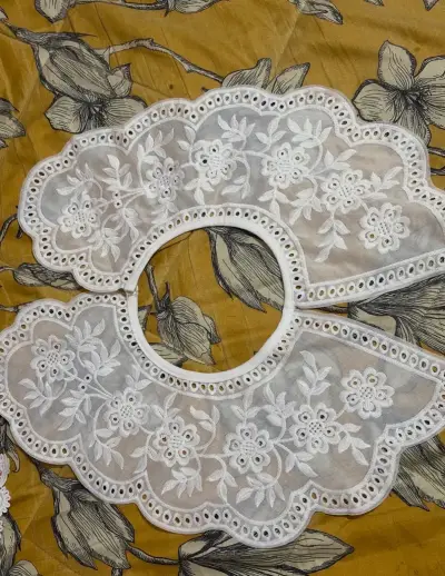 2 Cuellos de encaje blanco bordado floral - miniatura 2