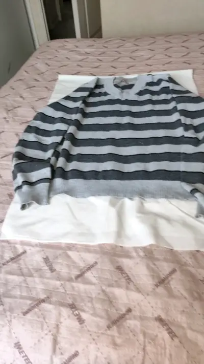 Suéter de rayas gris y negro para mujer - miniatura 1