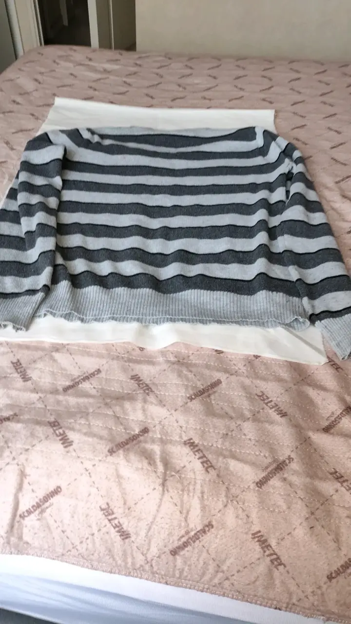 Suéter de rayas gris y negro para mujer - 2