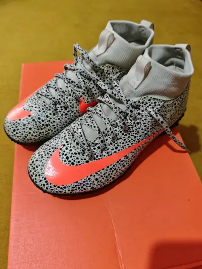 Zapatillas  Nike mercurial  número 35 22cm - miniatura 1