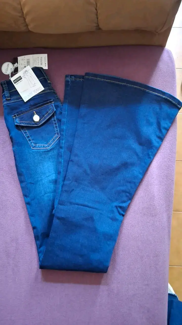 Jeans flare azul oscuro para mujer