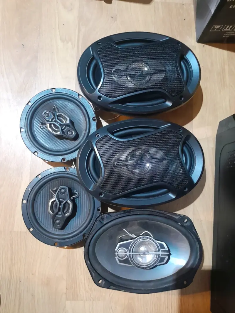 Set de parlantes para auto de alta potencia - 1