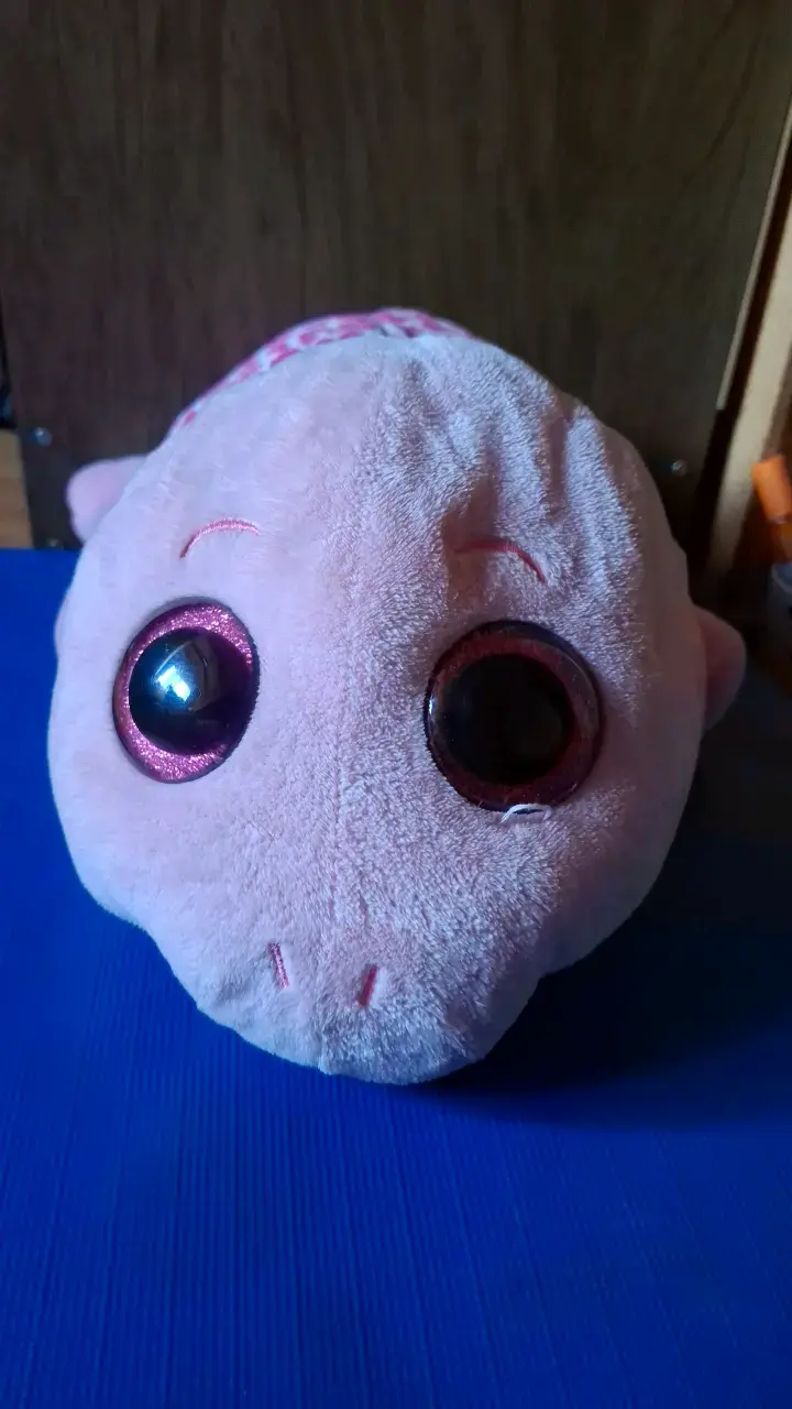 Peluche de tortuga rosada con ojos grandes - 1
