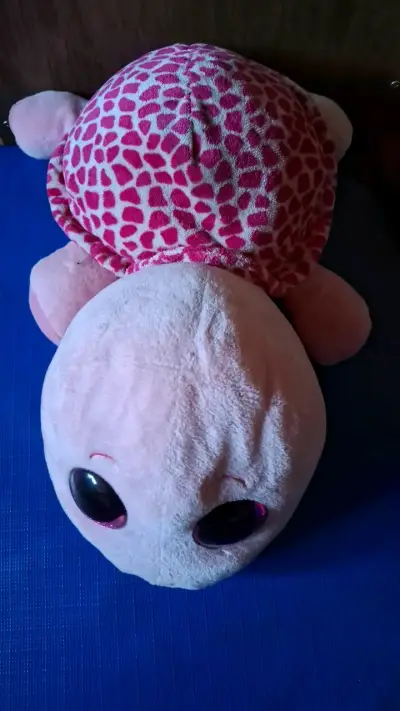 Peluche de tortuga rosada con ojos grandes - miniatura 2