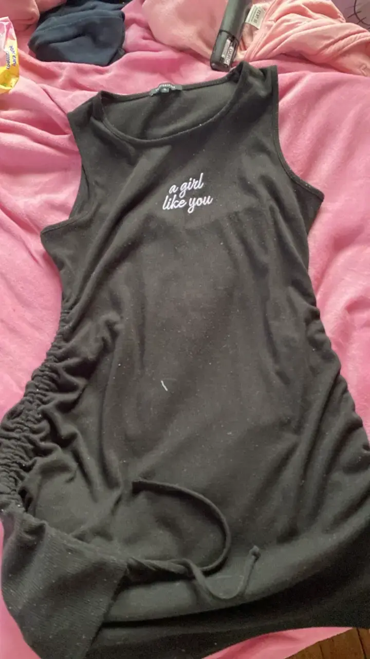 Vestido negro con diseño "a girl like you" - 1