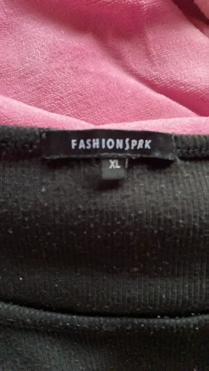 Vestido negro con diseño "a girl like you" - 5