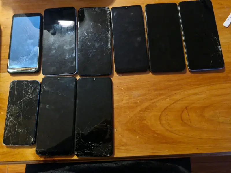 Lote de celulares usados de varias marcas - 2