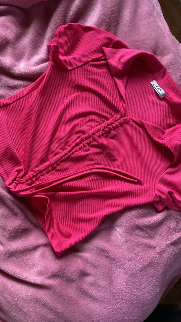 Blusa fucsia con detalle fruncido - 1