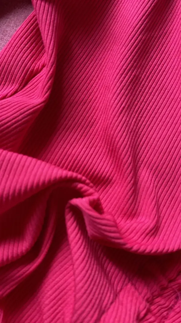 Blusa fucsia con detalle fruncido - 3