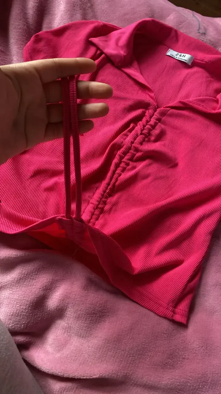 Blusa fucsia con detalle fruncido - 5