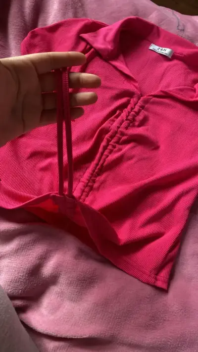 Blusa fucsia con detalle fruncido - miniatura 5