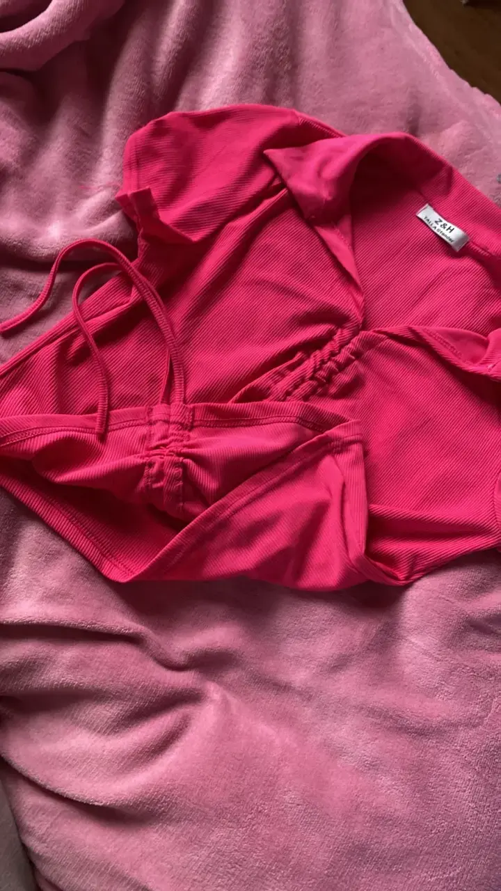 Blusa fucsia con detalle fruncido - 6