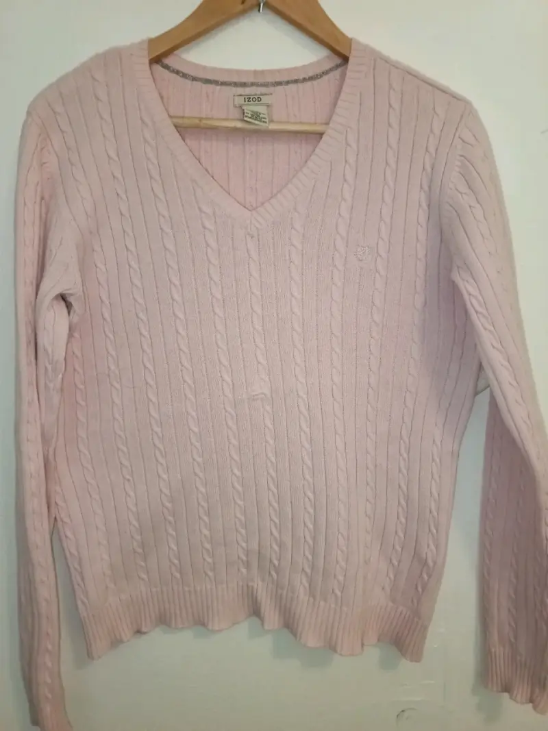 Suéter rosado de lana Izod con cuello en V