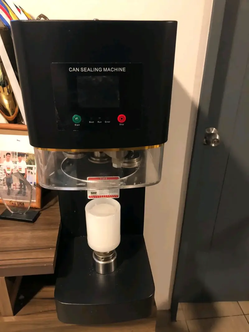 Máquina selladora de latas automática - 1