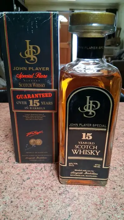Whisky John Player Special Rare 15 años - miniatura 1