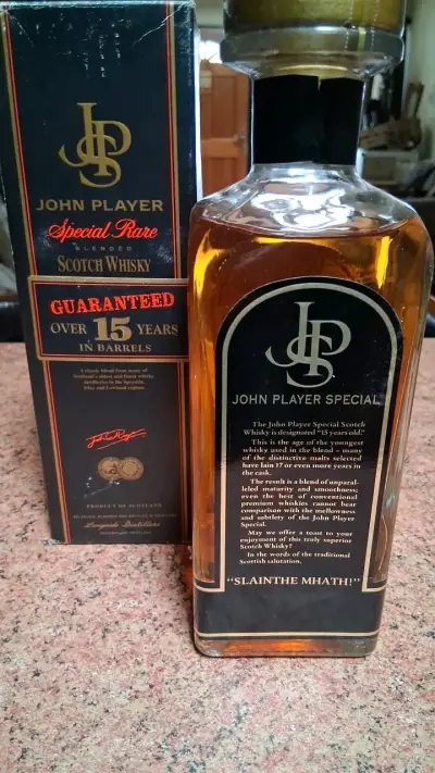 Whisky John Player Special Rare 15 años - miniatura 2