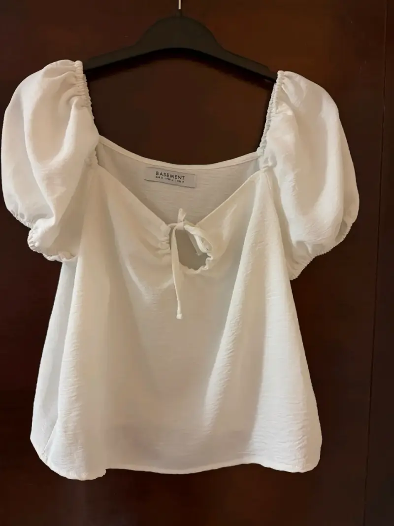 Blusa blanca con mangas abullonadas Basement