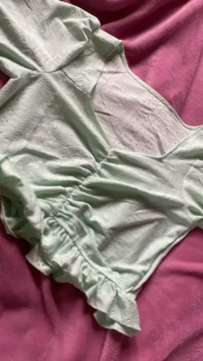 Blusa verde menta con volantes para mujer - miniatura 1
