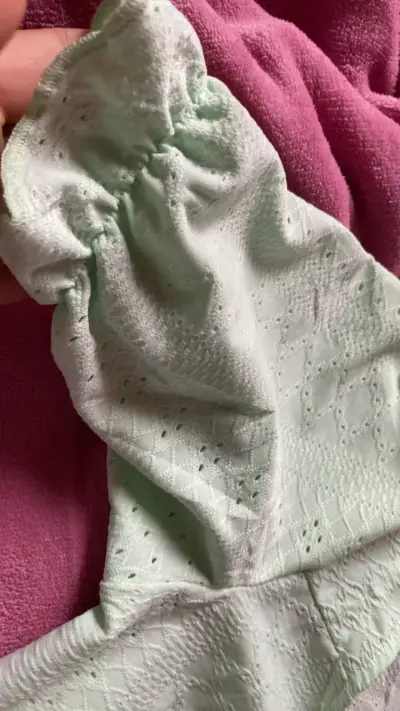 Blusa verde menta con volantes para mujer - miniatura 3